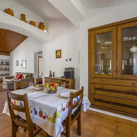 Aveiros By אלבופיירה